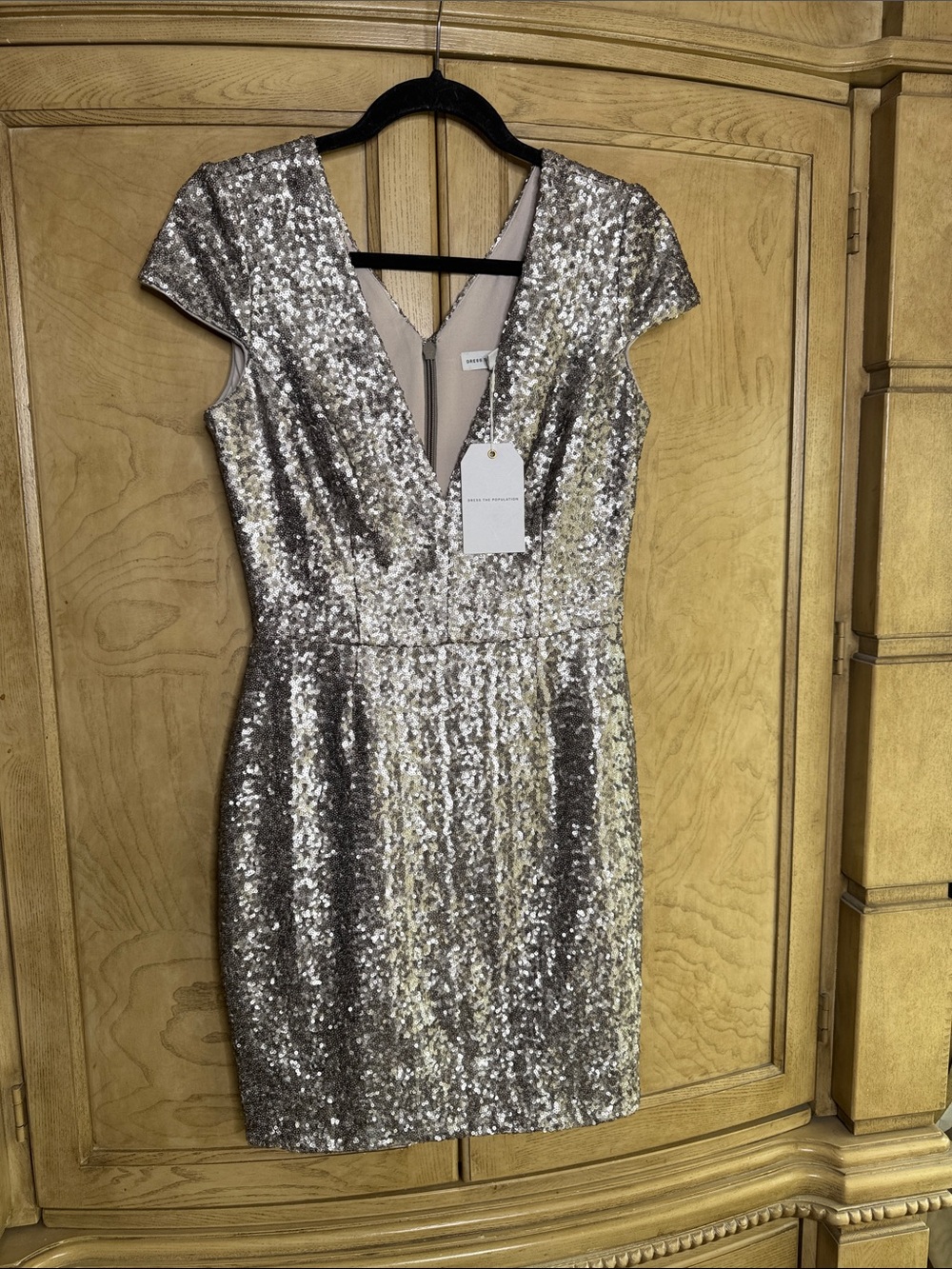 Dress the Population🔥 Zoe  Silver Sequin V-Neck Cap Sleeve  Dress - Picture 3 of 10